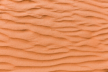 Oman, Gekräuselter Sand auf einer Düne, Vollbild - WVF01332