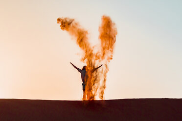 Sultanate Of Oman, Wahiba Sands, Mid adult man is playing with sand in the desert - WVF01403