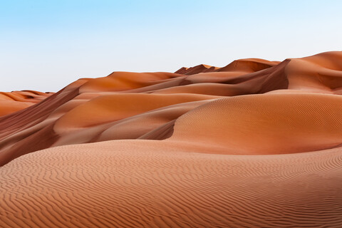 Sultanat Oman, Wahiba Sands, Dünen in der Wüste, lizenzfreies Stockfoto