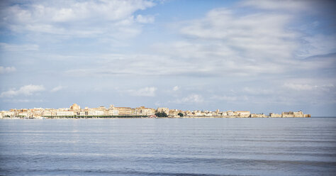 Italien, Silizien, Ortygia, Panorama von Syrakus - MAMF00557