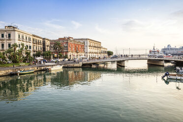 Italien, Sizilien, Ortygia, Syrakus, Palazzo Lucchetti Cassola an der Ponta Santa Lucia - MAMF00564