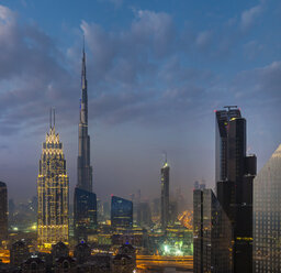 Vereinigte Arabische Emirate, Dubai, Stadtbild mit Burj Khalifa - HSIF00488