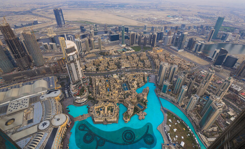 Vereinigte Arabische Emirate, Dubai, Stadtbild mit Burj Lake und Souq Al Bahar, lizenzfreies Stockfoto