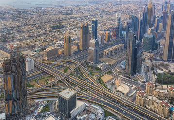 Vereinigte Arabische Emirate, Dubai, Stadtbild mit Sheikh Zayed Road - HSIF00495