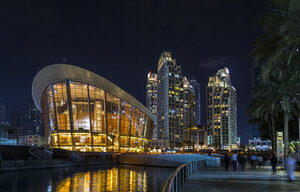 Vereinigte Arabische Emirate, Dubai, Opernhaus bei Nacht - HSIF00500