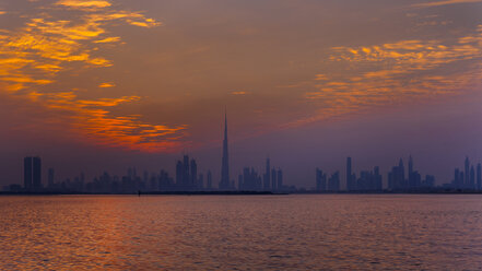 United Arab Emirates, Dubai, silhouette of the skyline at twilight - HSIF00505