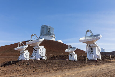 USA, Hawaii, Mauna Kea volcano, telescopes at Mauna Kea Observatories - FOF10669