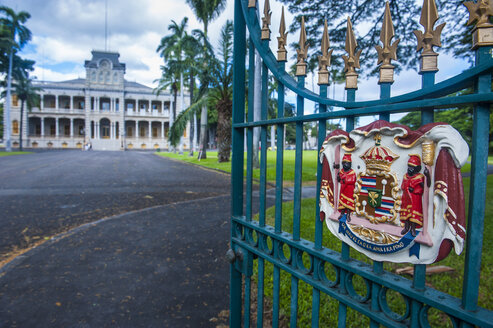 Hawaii, Oahu, Honolulu, royal signs before the Iolani Palace - RUNF01894