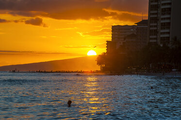 Hawaii, Oahu, Waikiki beach, sunset over the high rise buildings - RUNF01899