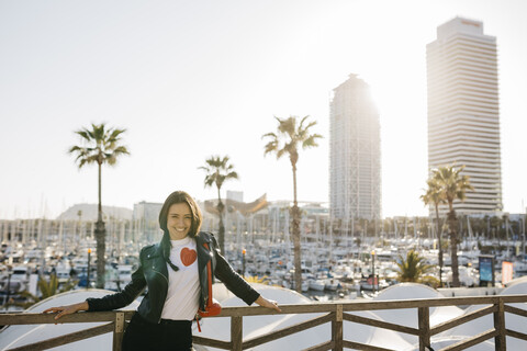 Spanien, Barcelona, Porträt einer jungen Frau, lizenzfreies Stockfoto