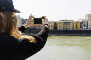 Young woman in Verona using smartphone - GIOF06267
