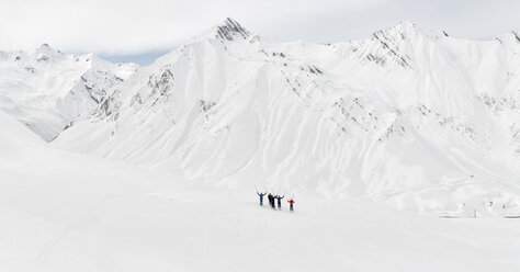 Georgia, Caucasus, Gudauri, group of people cheering on a ski tour - ALRF01478