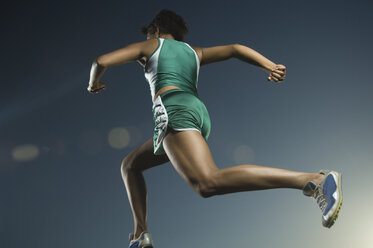 Afroamerikanische Sportlerin beim Laufen - BLEF00018