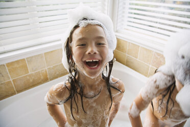 Asian sisters in bubble bath - BLEF00028