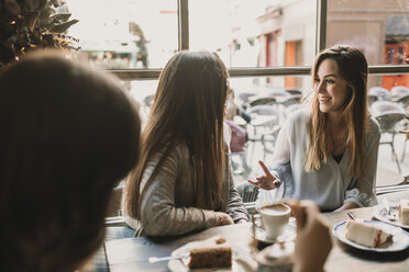 Three happy young women meeting in a cafe - AHSF00139