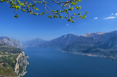 Italy, Lombardy, Lake Garda, View to Tremosine sul Garda - MRF01949