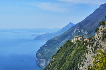 Italien, Lombardei, Gardasee, Madonna di Montecastello - MRF01950