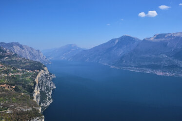 Italy, Lombardy, Lake Garda, View to Tremosine sul Garda - MRF01952