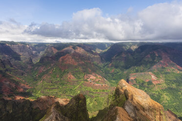 USA, Hawaii, Kauai, Waimea Canyon State Park, Blick über die Waimea-Schlucht - FOF10722