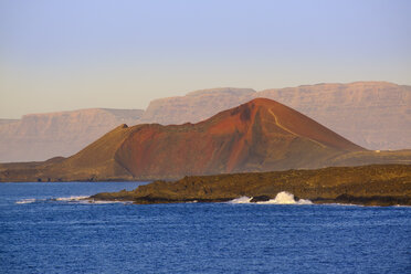 Spain, Canary Islands, Lanzarote, Tinajo, coast with Montana Bermeja - SIEF08599