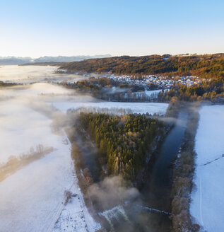 Deutschland, Bayern, Loisach und Achmuehle bei Eurasburg im Winter, Luftbild - SIEF08604