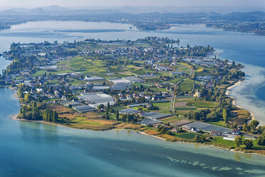 Deutschland, Baden-Würrttemberg, Bodensee, Insel Reichenau, Luftaufnahme - SH02159