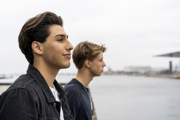 Denmark, Copenhagen, portrait of two young men at the waterfront - AFVF02744