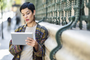 Fashionable young woman using tablet outdoors - JSMF00985