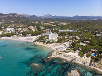 Spanien, Mallorca, Costa de la Calma, Luftbild über Peguera mit Hotels und Stränden - AMF06935