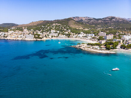 Spanien, Mallorca, Costa de la Calma, Luftbild über Peguera mit Hotels und Stränden - AMF06938