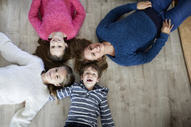 Happy family lying on the floor, laughing - RBF07026