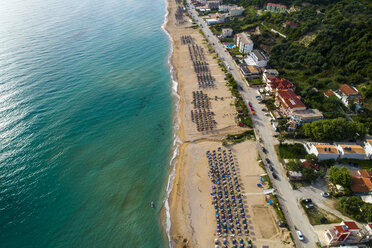 Griechenland, Preveza, Luftaufnahme von Vrachos Beach - TAMF01331