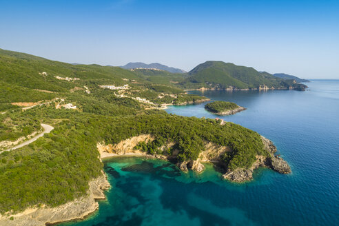 Griechenland, Luftaufnahme der Küstenlandschaft von Syvota in der Nähe des Mega Drafi Beach - TAMF01349