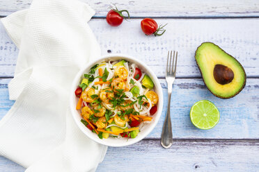 Glass noodle salad with shrimps, tomato, avocado, carrot, coriander and lime juice - LVF07977