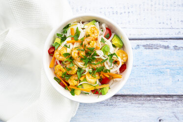 Glass noodle salad with shrimps, tomato, avocado, carrot, coriander and lime juice - LVF07978