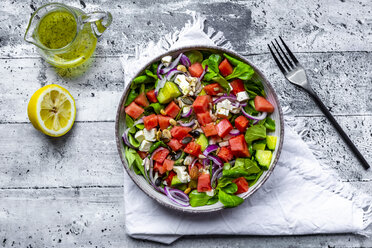 Feldsalat mit Wassermelone, Feta, Gurke, roten Zwiebeln und Nüssen - SARF04236