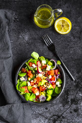 Feldsalat mit Wassermelone, Feta, Gurke, roten Zwiebeln und Nüssen - SARF04239