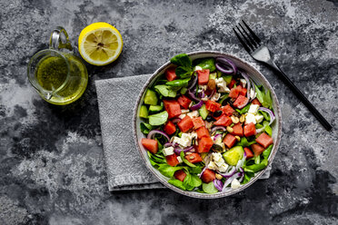 Feldsalat mit Wassermelone, Feta, Gurke, roten Zwiebeln und Nüssen - SARF04240