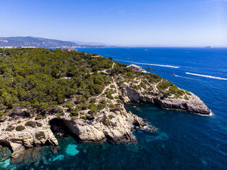 Spanien, Mallorca, Luftaufnahme der Bucht Cala Falco und Cala Bella Donna - AMF06945