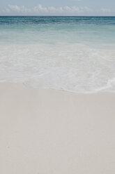 Mexiko, Quintana Roo, Tulum, seichtes Wasser und Strand - LHPF00672