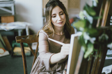 Caucasian woman painting on canvas - BLEF00400