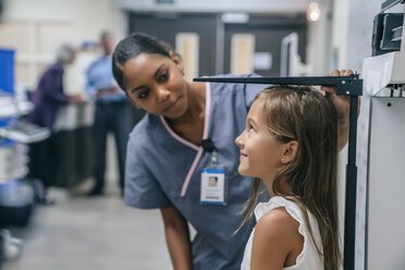 Nurse measuring height of girl in hospital - BLEF00769