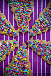 Festive Christmas tree cookies with multicolor icing - BLEF00781