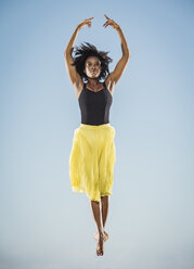 Black woman ballet dancing - BLEF01002