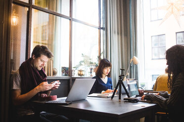 Creative coworkers working at desk in office - MASF11969