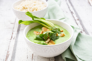 Green thai curry with spinach, pak choi, tofu, coriander and jasmine rice - LVF07981