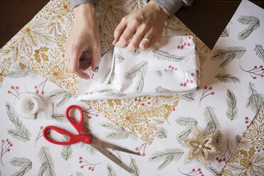 Hands of Caucasian woman wrapping Christmas gifts - BLEF01812