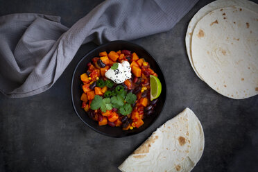 Bowl of Chili sin Carne and flat bread - LVF08002