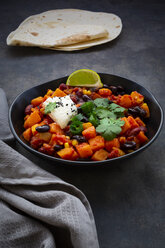 Bowl of Chili sin Carne and flat bread - LVF08003