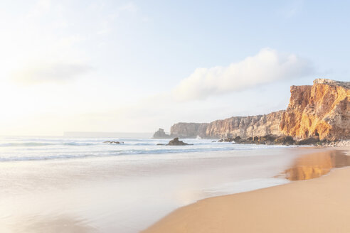 Portugal, Algarve, Sagres, Praia do Tonel, beach, sea and rocky cliffs - MMAF00875